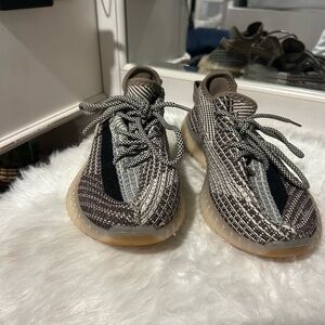 Men’s size 7 sneakers